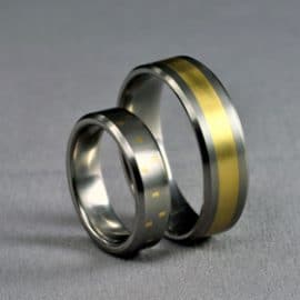 sárga arany karikagyűrű, karikagyűrű, titán karikagyűrű, egyedi karikagyűrű, design karikagyűrű, különleges karikagyűrű, design jegygyűrű, különleges jegygyűrű