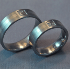 wedding ring, white gold wedding band, titán karikagyűrű, monogramos karikagyűrű, egyedi karikagyűrű, különleges karikagyűrű, gyűrű, karikagyűrű, titán karikagyűrű, titánium karikagyűrű, fehérarany karikagyűrű, comfort fit karikagyűrű, gravírozott karikagyűrű